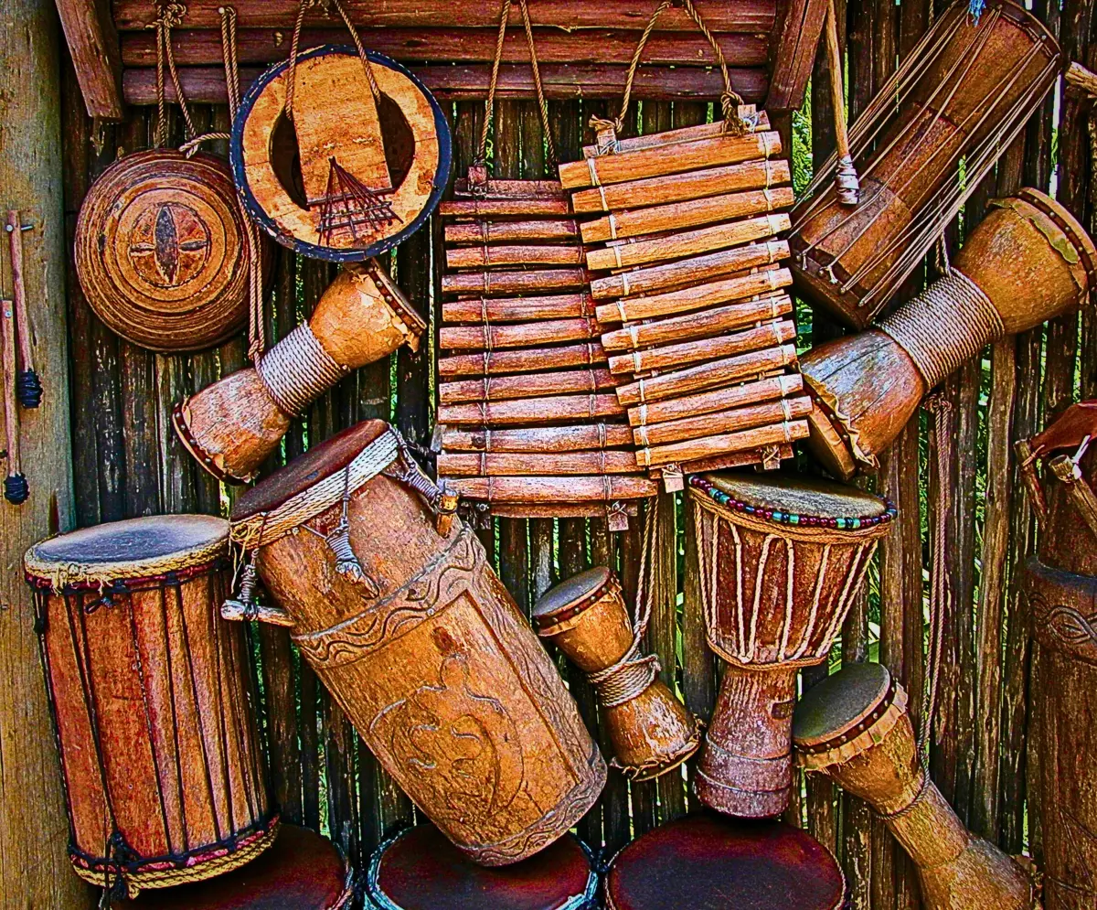Contexto visual do programa "MUTAMBA: PALCO ABERTO PARA QUEM SONHA ALTO."